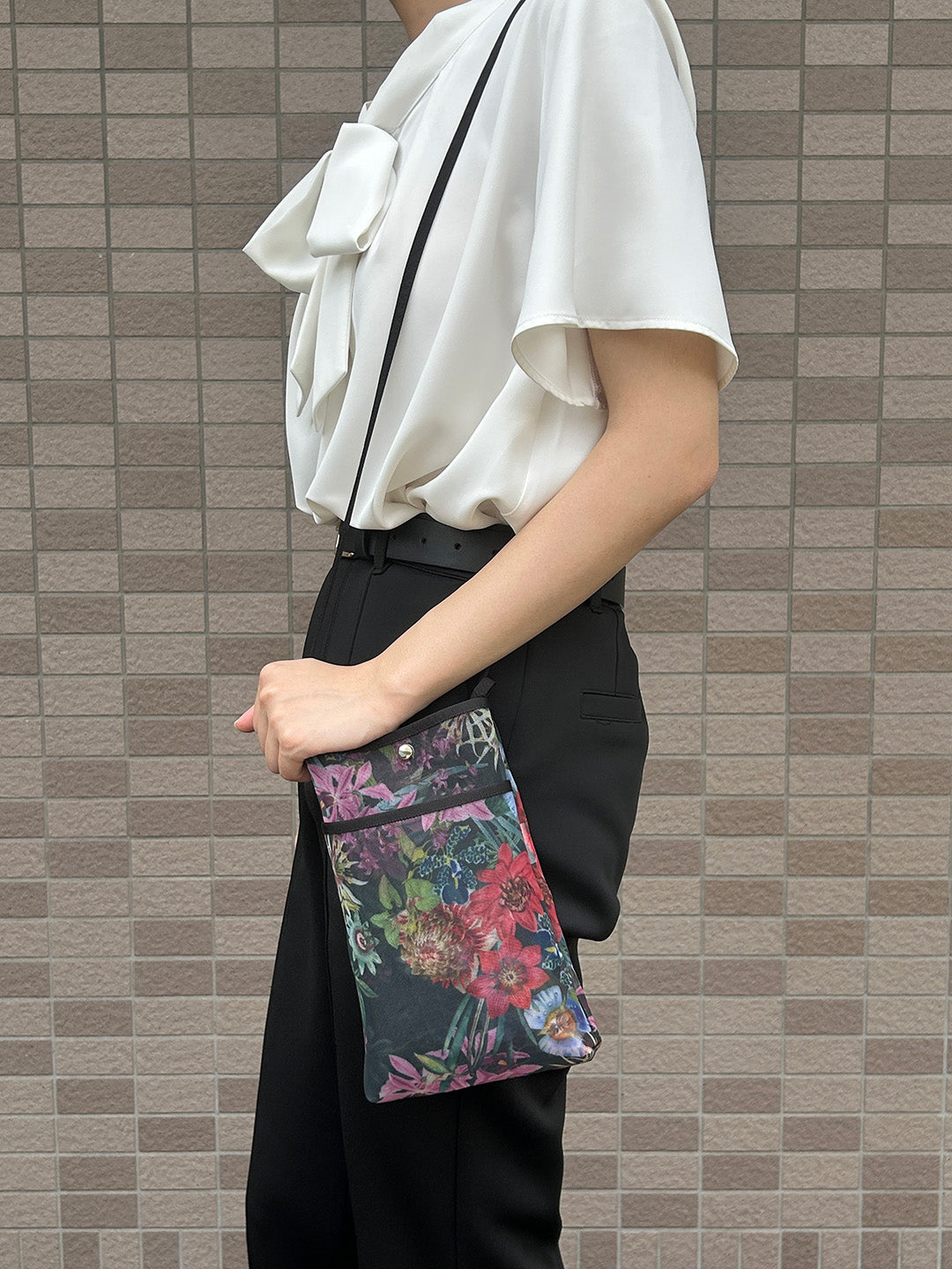 【SALE 30％OFF】：スマホポシェット[ネット]