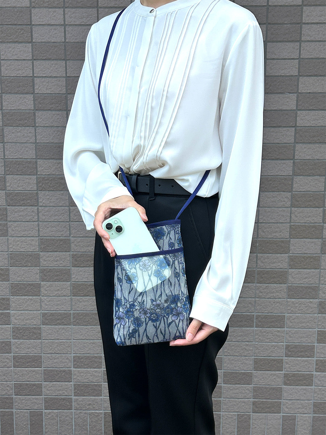 【SALE 30％OFF】：スマホポシェット[ネット]