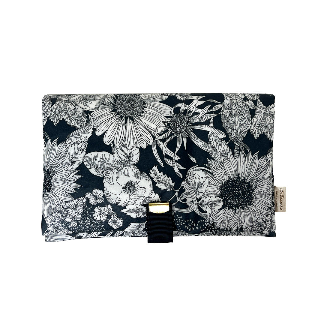 【美品】ChristianDior ハニカム柄 化粧ポーチ マルチケース 楽天市場】リバティプリント お財布型マルチポーチ[Small Sus